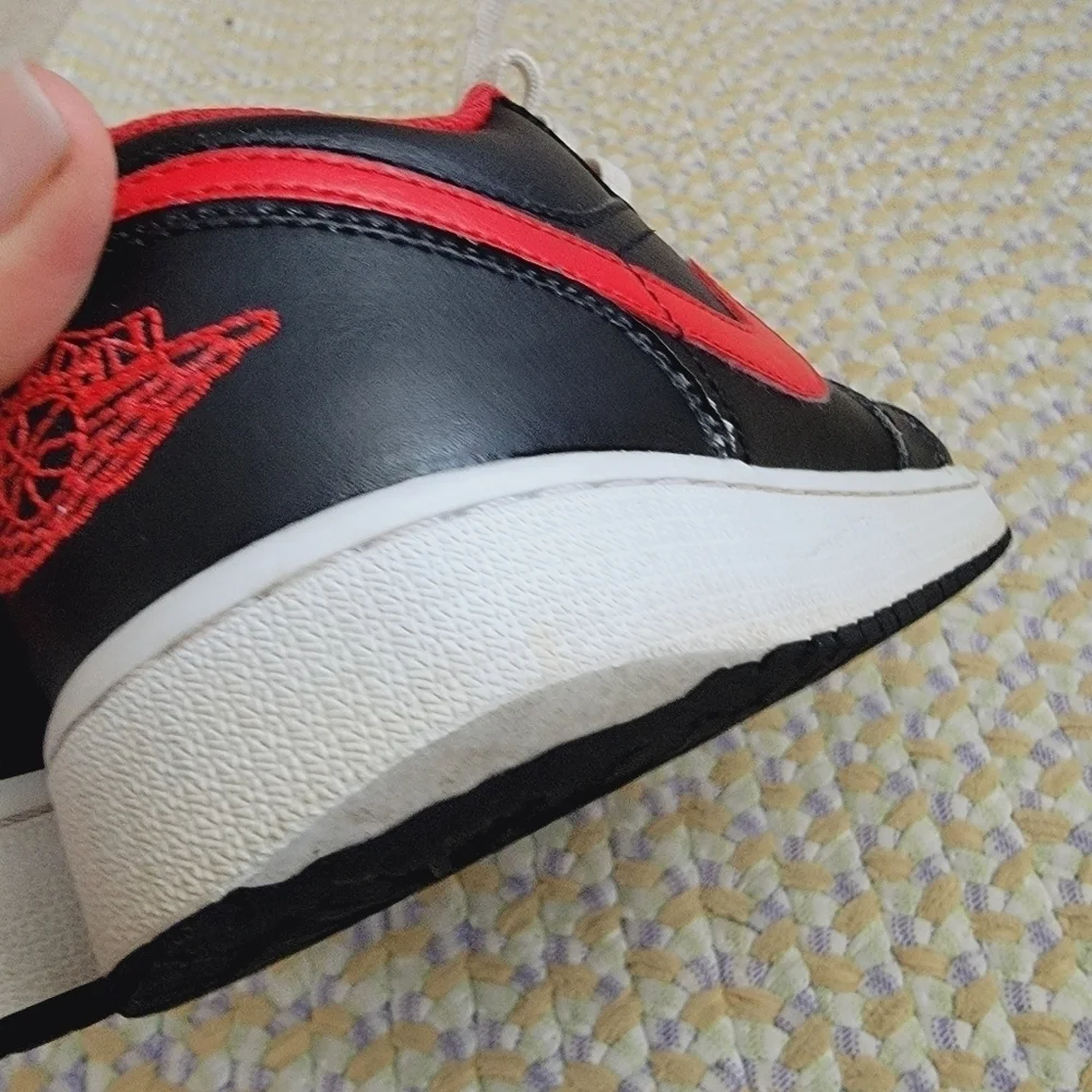 Air Jordan 1 Low Sneakers 6Y
